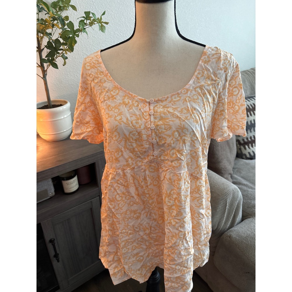 Isabel Maternity Ingrid & Isabel Peach Floral Smocked‎ Back Button Top M NWT